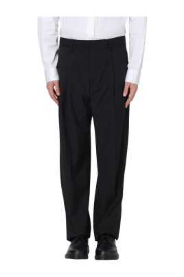 black-pleated-relaxed-fit-trousers