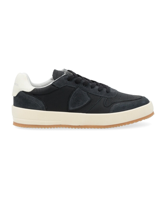 sneaker-en-cuir-avec-details-en-daim