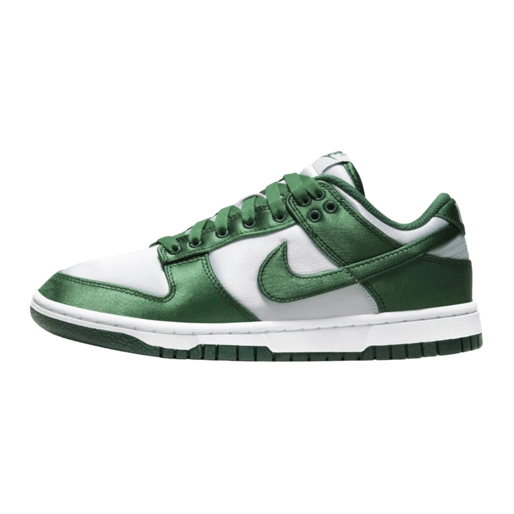 Dunk Low Satin Green (W) | Nike | Sneakers | Miinto
