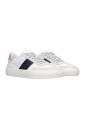 baskets-blanches-en-cuir-avec-inserts-en-daim