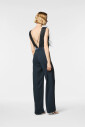 combinaison-bleue-avec-col-en-v-et-plumes