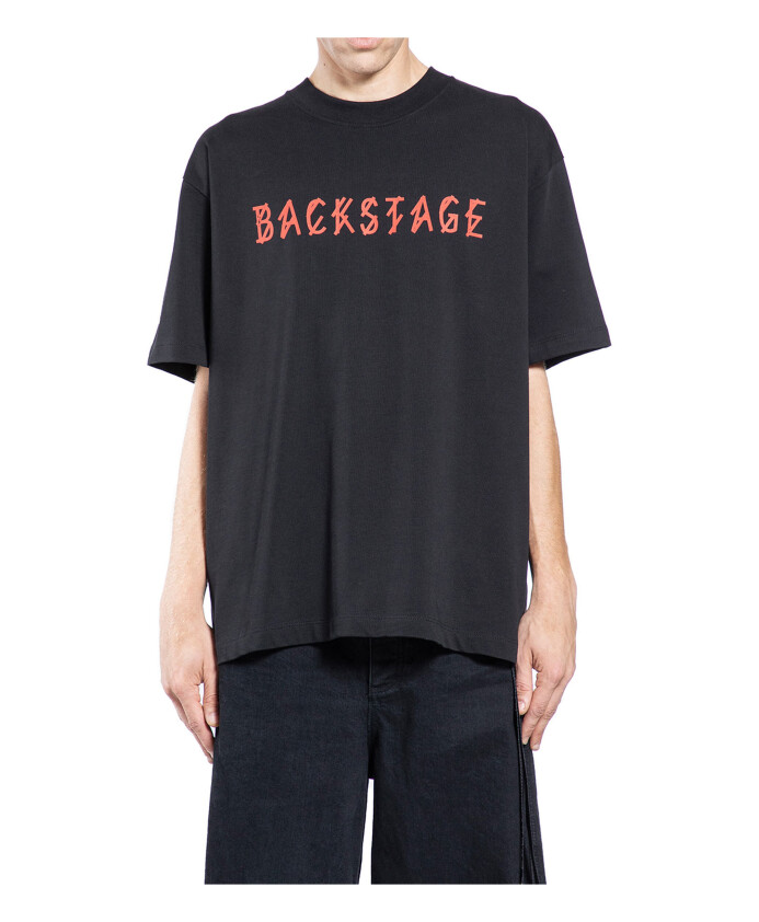 zwarte-ronde-hals-tee-met-backstage-print