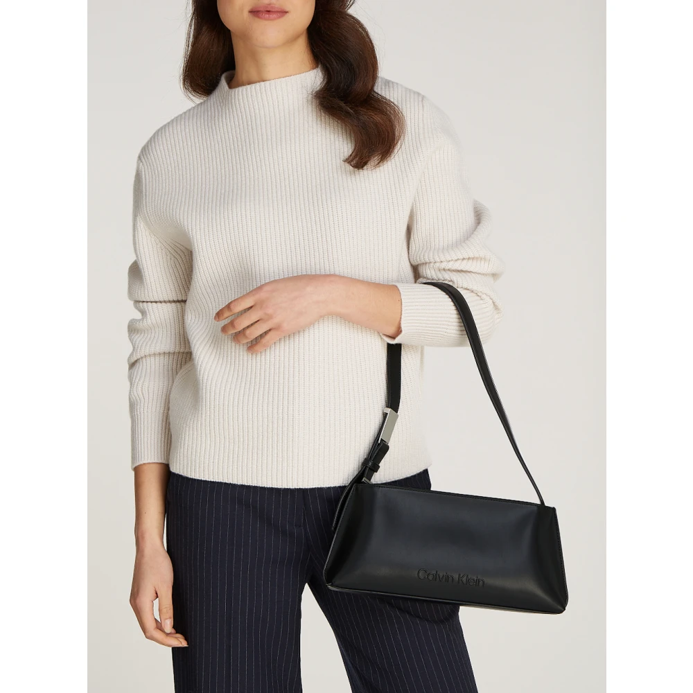 Calvin Klein Schoudertas met reliëflogo in Zwart Black Dames