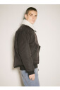 veste-avec-col-en-fausse-fourrure