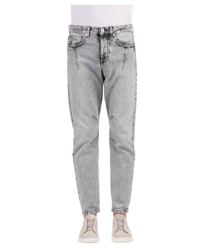 slim-fit-jeans