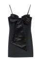 robe-noire-avec-et-details-en-satin