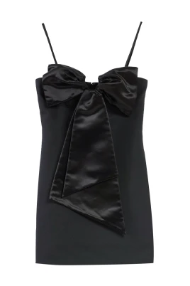 Svart bågklänning med satin detaljer
