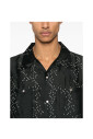 chemise-noire-avec-col-pointu