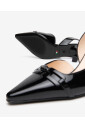 slingback-en-vernis-noir-avec-accessoire