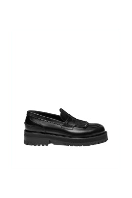 leather-loafers-with-fringe-detailing