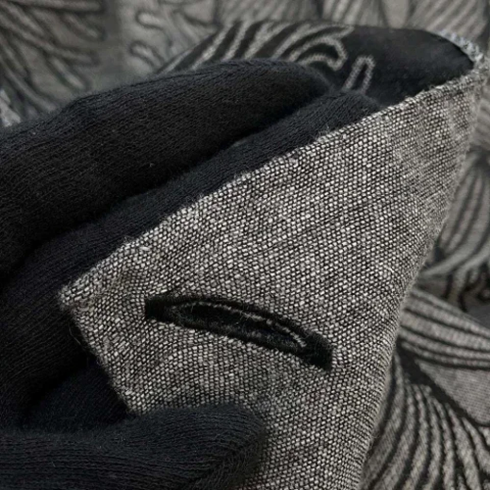 Louis Vuitton Vintage Pre-owned Silk scarves Gray Dames