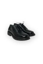 chaussures-en-cuir-lacees