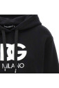 zwarte-hoodie-met-geborduurd-logo