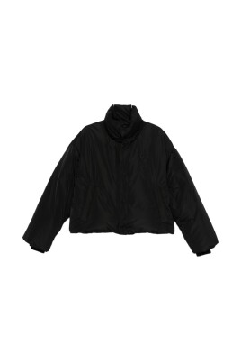 manteau-noir-en-duvet-avec-col-haut
