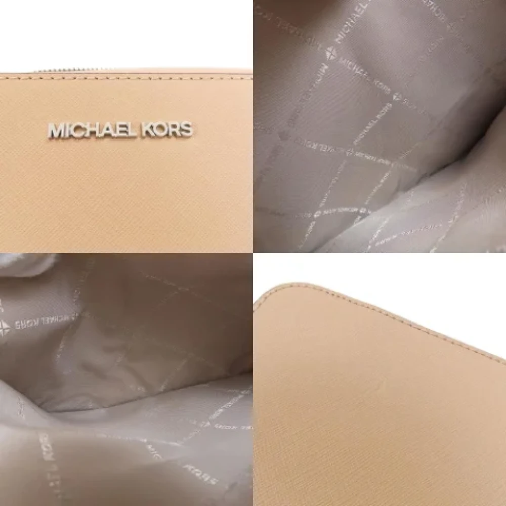 Michael Kors Pre-owned Plastic shoulder-bags Beige Dames