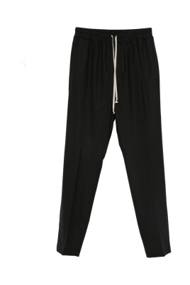 black-trousers-stylish-fashionable