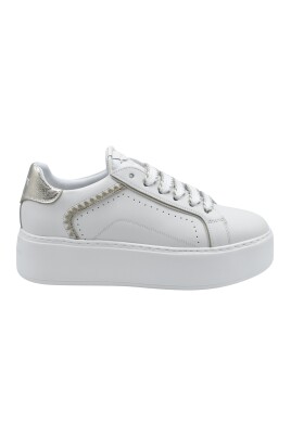 chaussures-lacees-or-blanc-style-elegant