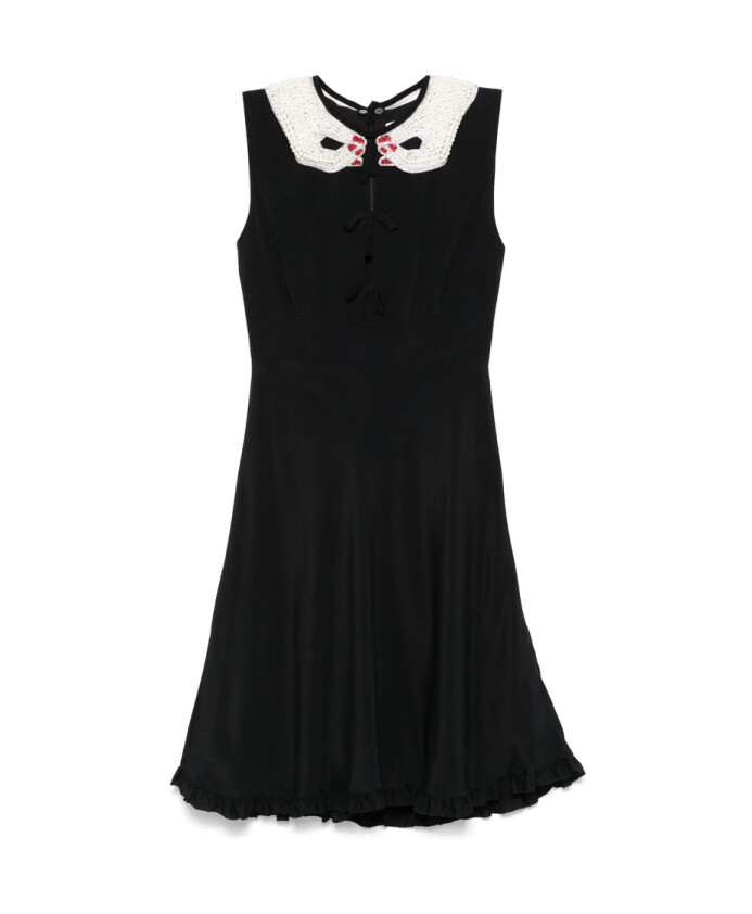 robe-noire-sans-manches-avec