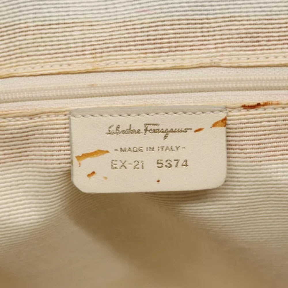 Salvatore Ferragamo Pre-owned Canvas handbags Pink Dames