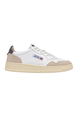 baskets-basses-en-daim-blanc