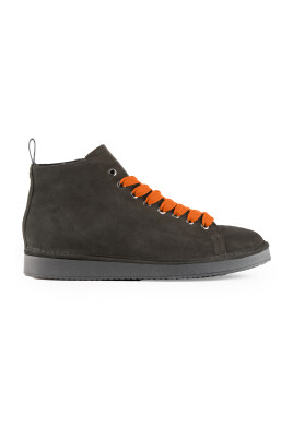 gray-suede-ankle-boots-with-orange-laces