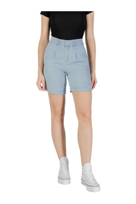 pleated-denim-shorts-casual-style