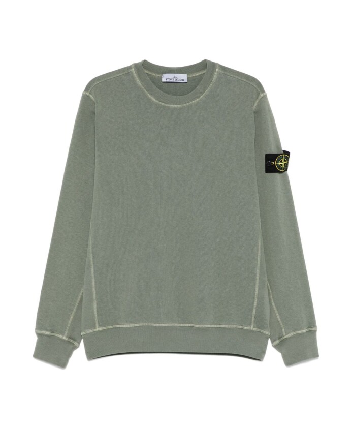 green-ribbed-sweater-with-badge