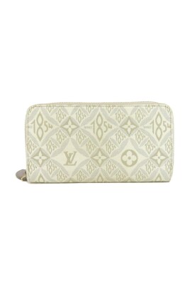 pre-owned-zippy-wallet-1854