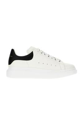 stylish-sneakers-for-trendy-looks