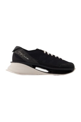 black-leather-sneakers-round-toe