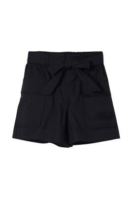 white-cargo-shorts-with-pockets