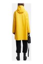 impermeable-jaune-a-ligne-a-mosebacke