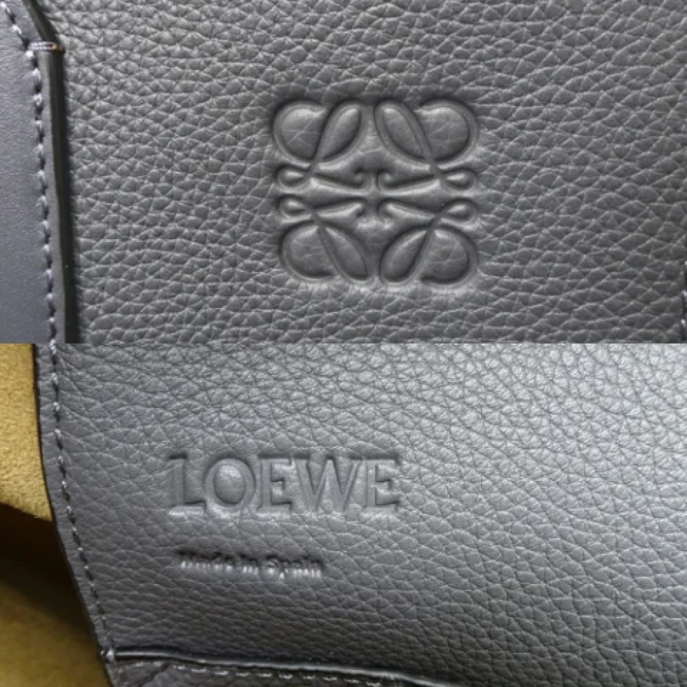 Loewe Pre-owned Leather handbags Gray Dames