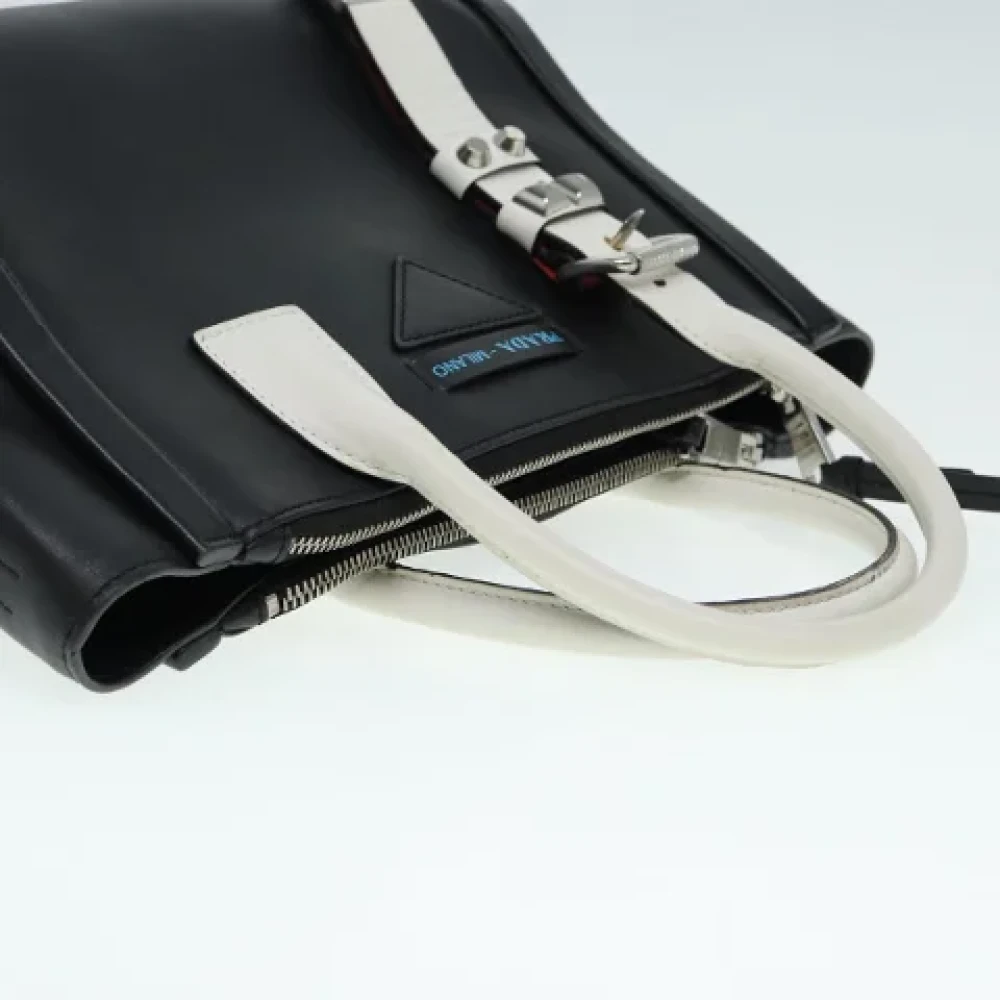 Prada Vintage Pre-owned Leather handbags Black Dames