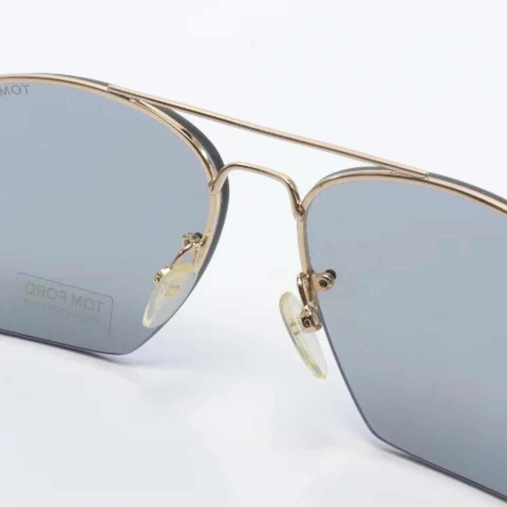 Tom Ford Pre-owned Plastic sunglasses Yellow Dames