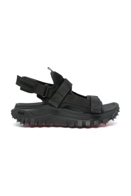 black-mesh-trailgrip-sandals