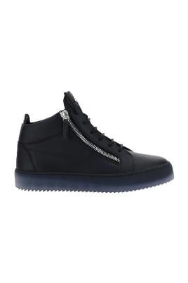black-sneakers-may-london-style