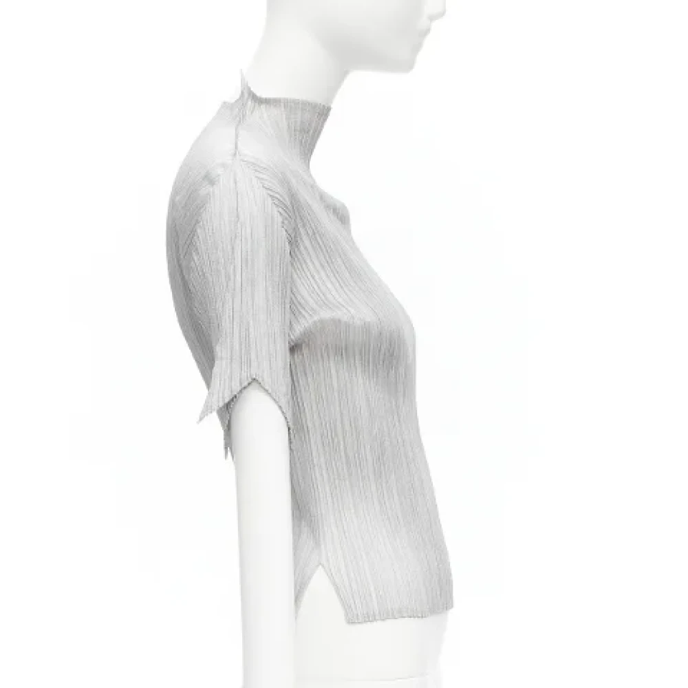 Issey Miyake Pre-owned Polyester tops Gray Dames
