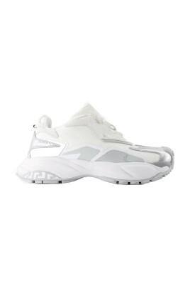 white-leather-low-top-sneakers