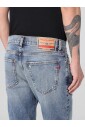 vintage-distressed-jeans