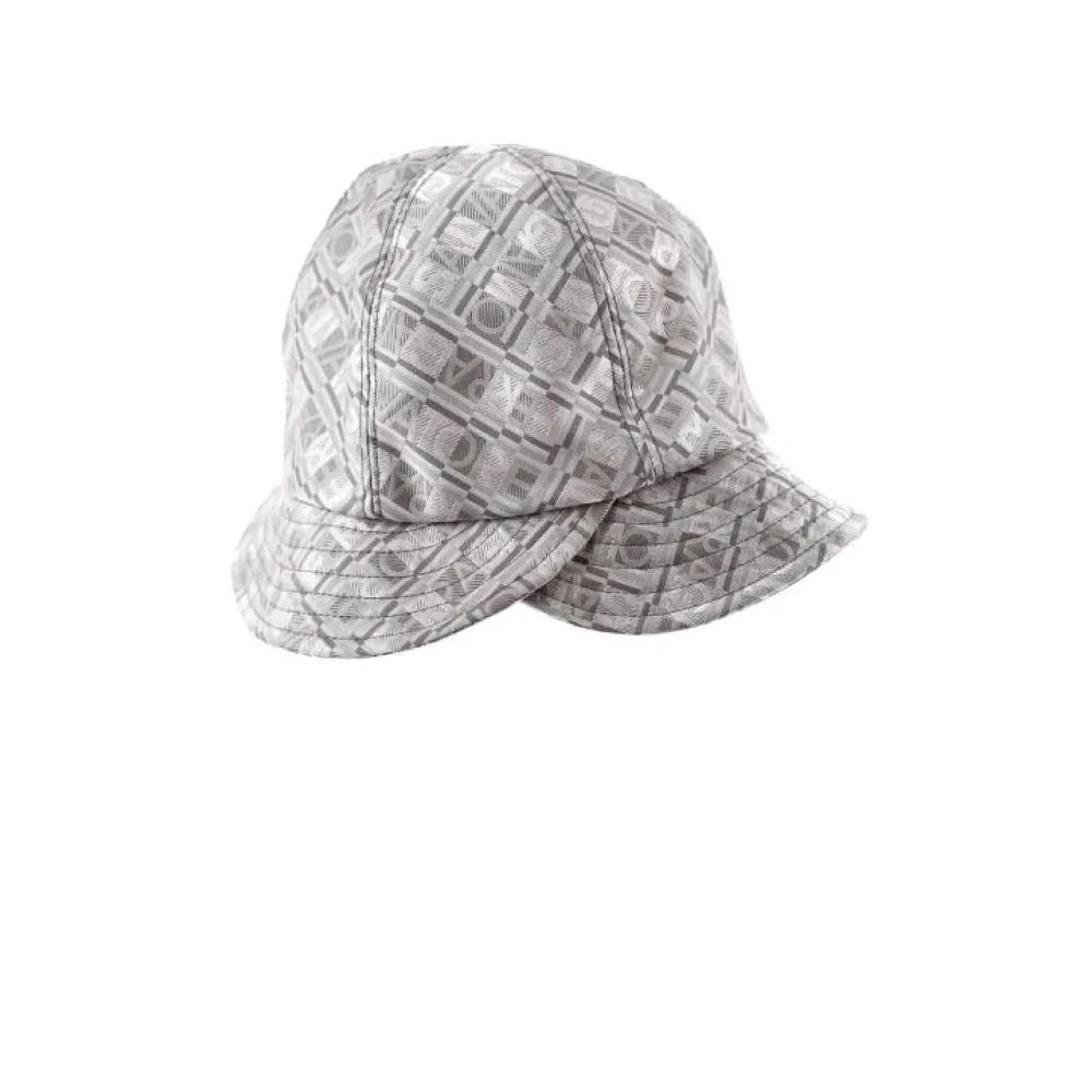 Salvatore Ferragamo Pre-owned Fabric hats Gray Dames