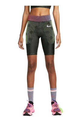 svart-dot-tight-shorts-kvinnor