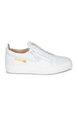 white-sneakers-for-men-stylish-ss25