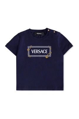 t-shirt-noir-avec-logo-vintage-et-badges