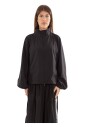 veste-en-nylon-decoupee-noire