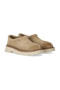 chaussures-slip-on-en-daim-moutarde