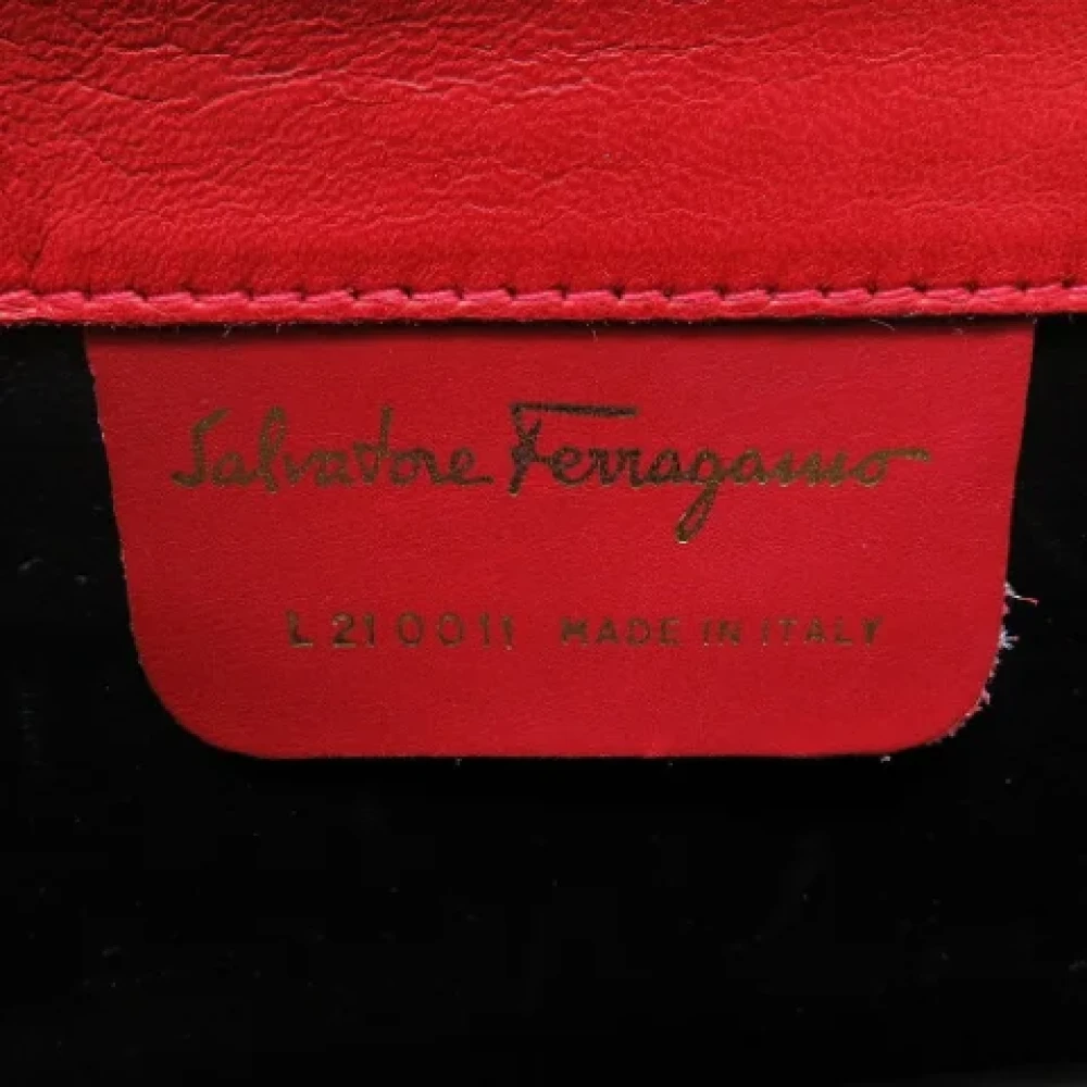 Salvatore Ferragamo Pre-owned Leather shoulder-bags Red Dames