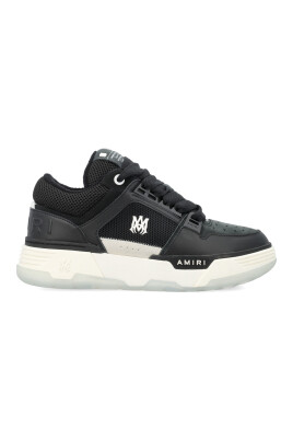 sneakers-noires-avec-perforations-en-etoile