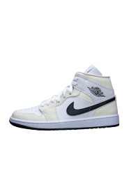 Sneakersy