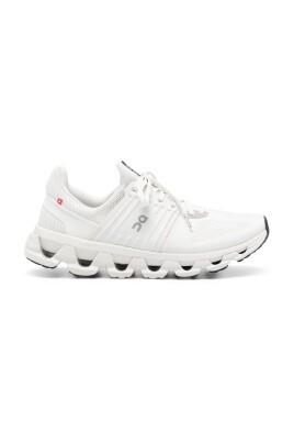 mesh-sneakers-reflective-detailing